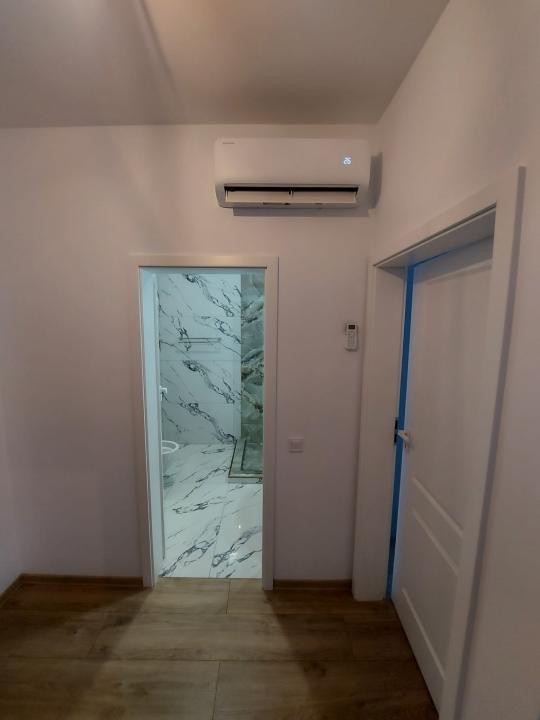 Apartament cu 3 camere,etaj intermediar,parcare subterana,zona  Cetatii