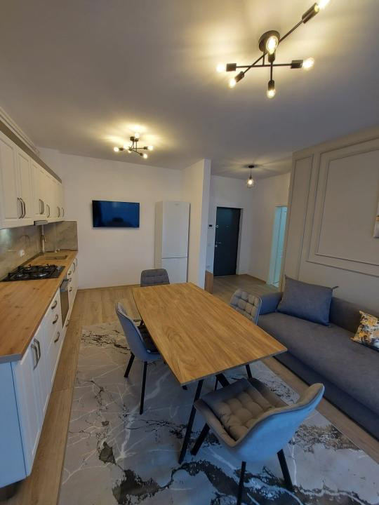 Apartament cu 3 camere,etaj intermediar,parcare subterana,zona  Cetatii