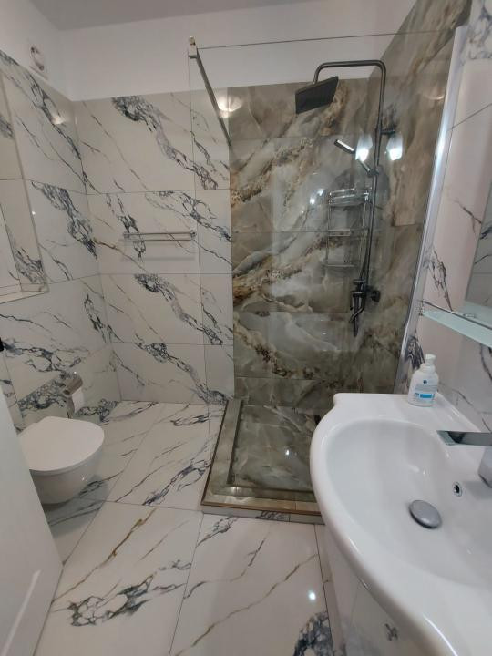 Apartament cu 3 camere,etaj intermediar,parcare subterana,zona  Cetatii