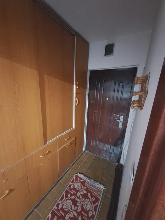 Apartament 1 camera, balcon, etaj intermediar, zona La Terenuri