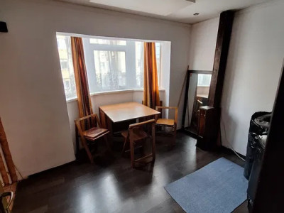 Apartament 1 camera, balcon, etaj intermediar, zona La Terenuri
