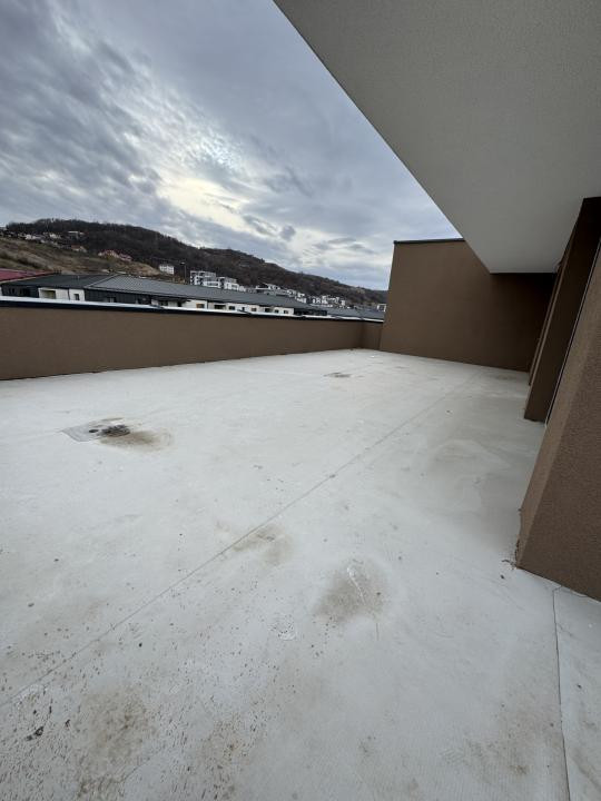 Apartament tip Penthouse, 4 camere, 87 mp, terasa 88 mp, Zona Eroilor