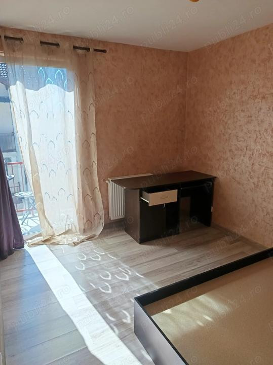 Apartament cu 2 camere, 45 mp, balcon, zona Florilor