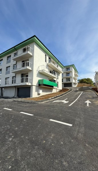 Apartament doua camere, balcon, bucatarie separata