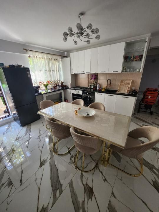 Apartament cu 4 camere, 90 mp, terasa de 35 mp, zona Stadionului