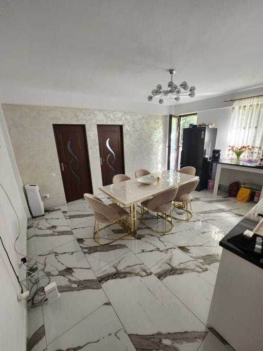 Apartament cu 4 camere, 90 mp, terasa de 35 mp, zona Stadionului