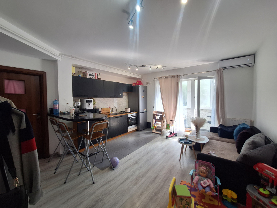 Apartament cu 2 camere, 40 mp, balcon, zona Eroilor