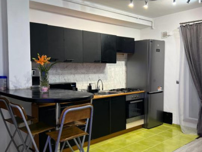 Apartament cu 2 camere, 40 mp, balcon, zona Eroilor