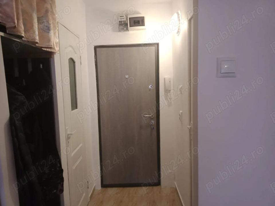 Garsoniera, 32mp, etaj intermediar, zona strazii Dambovitei