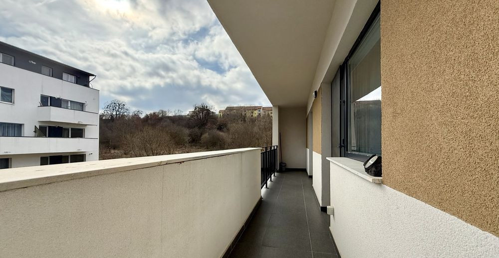 Apartament 72 mp utili,2 bai, 2 balcoane,etaj intermediar