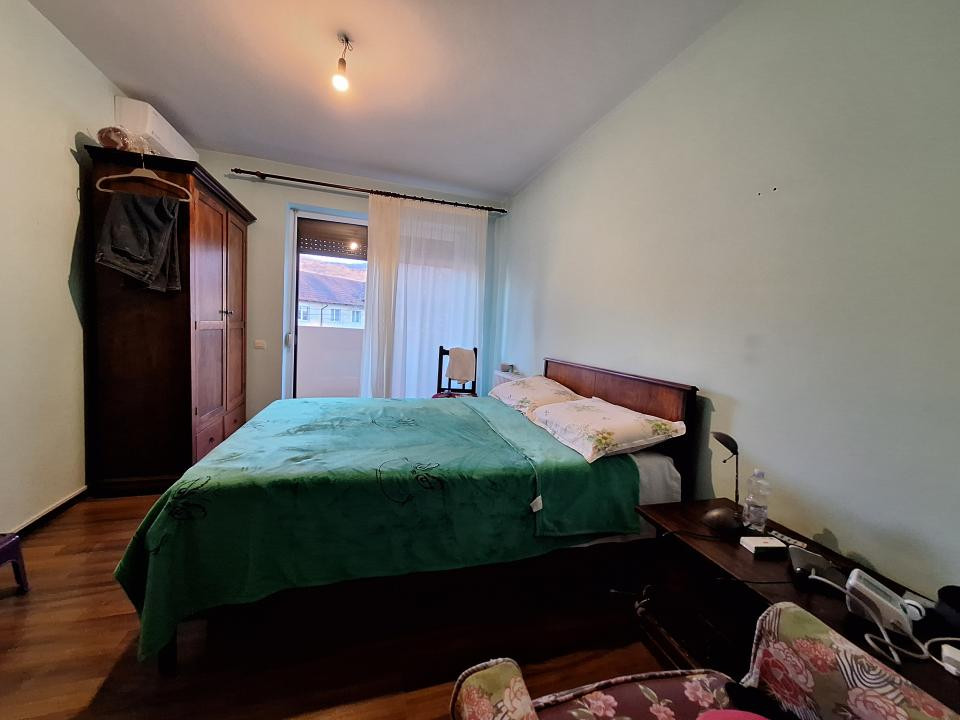 Apartament cu 2 camere, 57 mp, balcon, zona Florilor