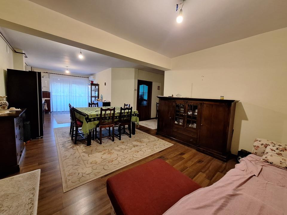 Apartament cu 2 camere, 57 mp, balcon, zona Florilor