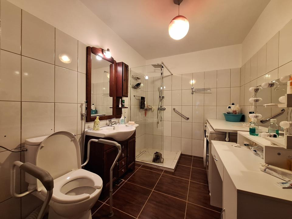 Apartament cu 2 camere, 57 mp, balcon, zona Florilor