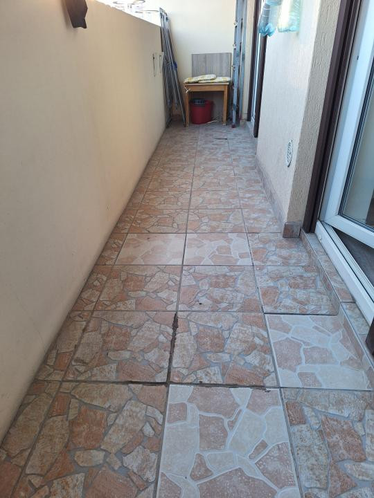 Apartament cu 2 camere, 57 mp, balcon, zona Florilor