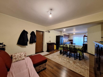 Apartament cu 2 camere, 57 mp, balcon, zona Florilor