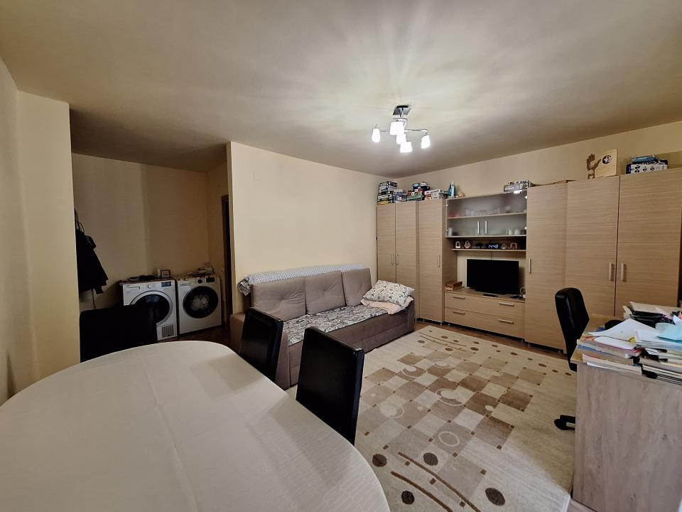 Apartament cu 2 camere, 55 mp, parcare, zona Florilor