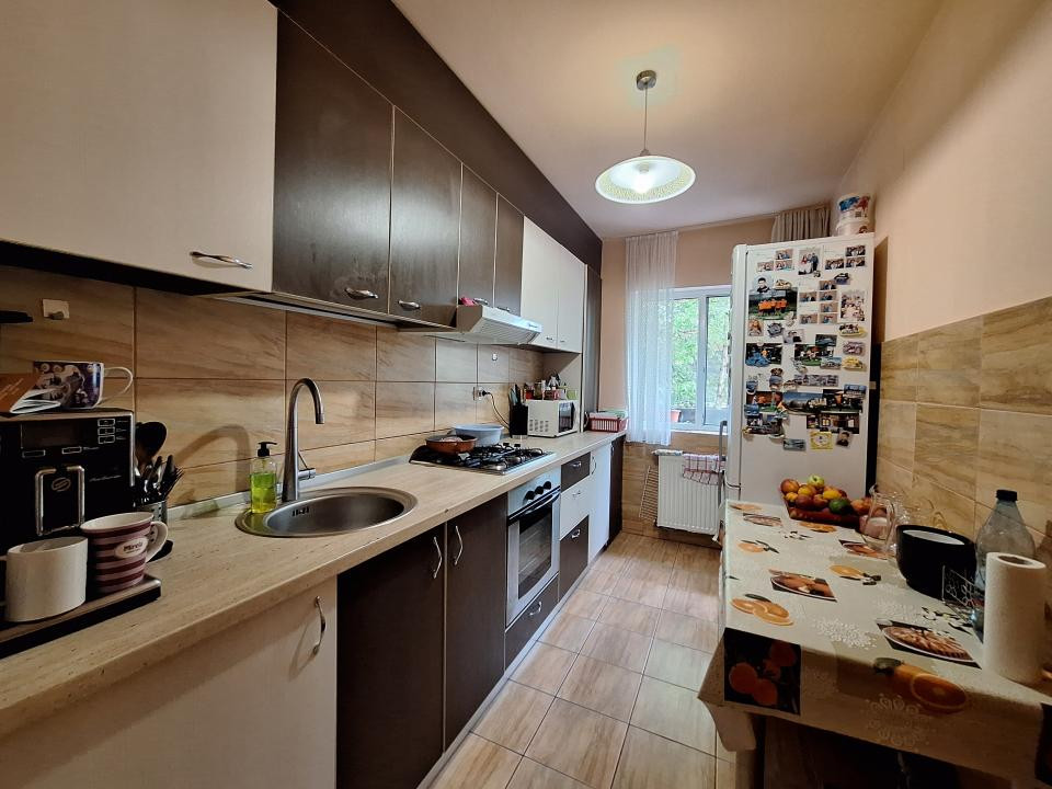 Apartament cu 2 camere, 55 mp, parcare, zona Florilor