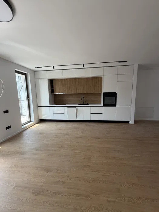 Apartament cu 2 camere, 56 mp, balcon, zona Eroilor