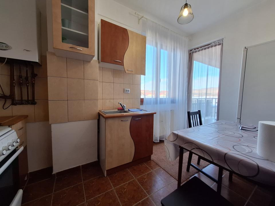 Apartament cu o camera, decomandat, balcon, zona LIDL