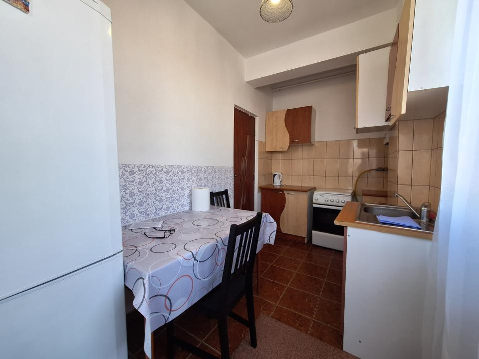 Apartament cu o camera, decomandat, balcon, zona LIDL
