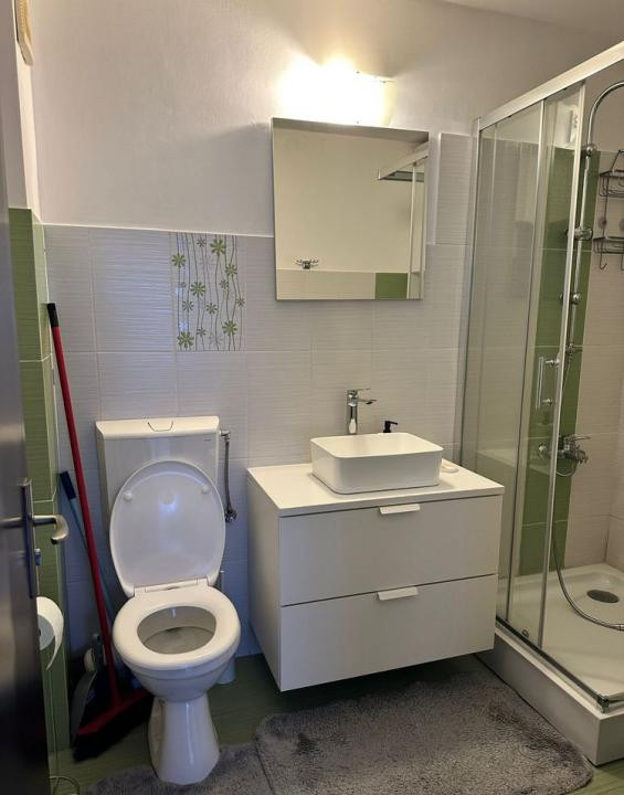 Apartament cu 3 camere de închiriat ,etaj 1,zona Sesul de sus