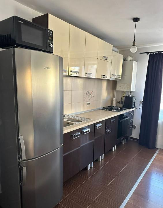 Apartament cu 3 camere de închiriat ,etaj 1,zona Sesul de sus