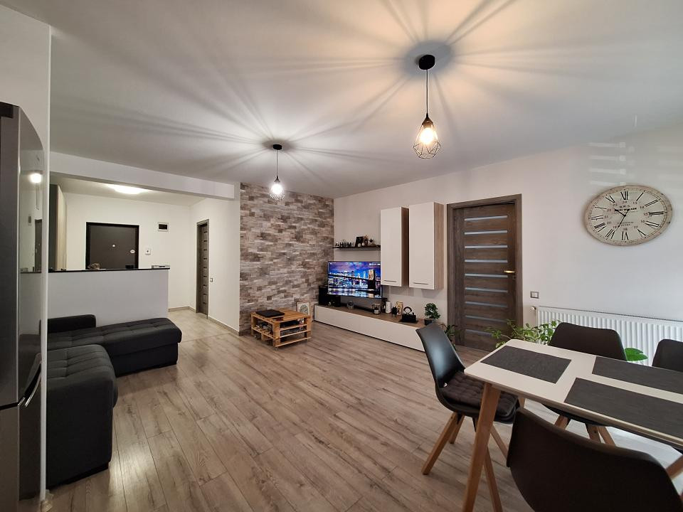 Apartament cu 2 camere, 58 mp, balcon, zona Eroilor