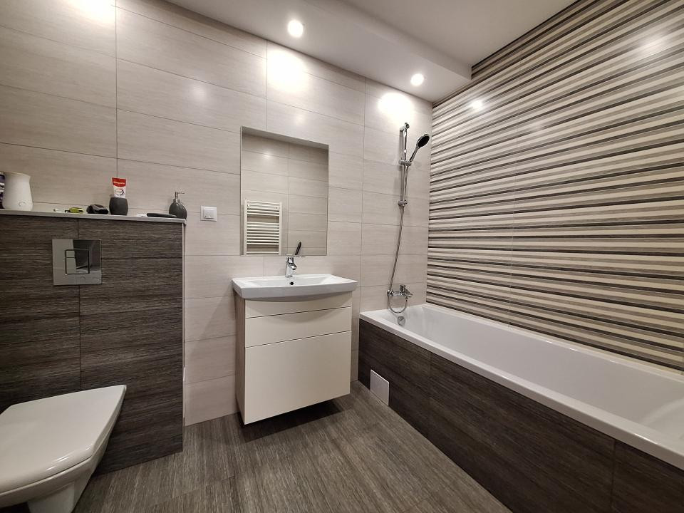 Apartament cu 2 camere, 58 mp, balcon, zona Eroilor