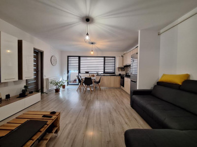 Apartament cu 2 camere, 58 mp, balcon, zona Eroilor