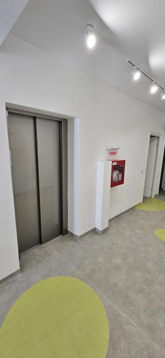 Grădiniță/școală, 480 mp utili, teren 1365 mp, zona Corneliu Coposu