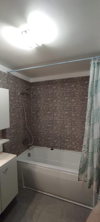 Apartament cu 2 camere, parcare, balcon, zona Eroilor