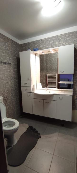 Apartament cu 2 camere, parcare, balcon, zona Eroilor