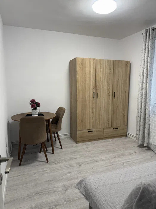 Închiriez apartament 3 camere modern, recent renovat