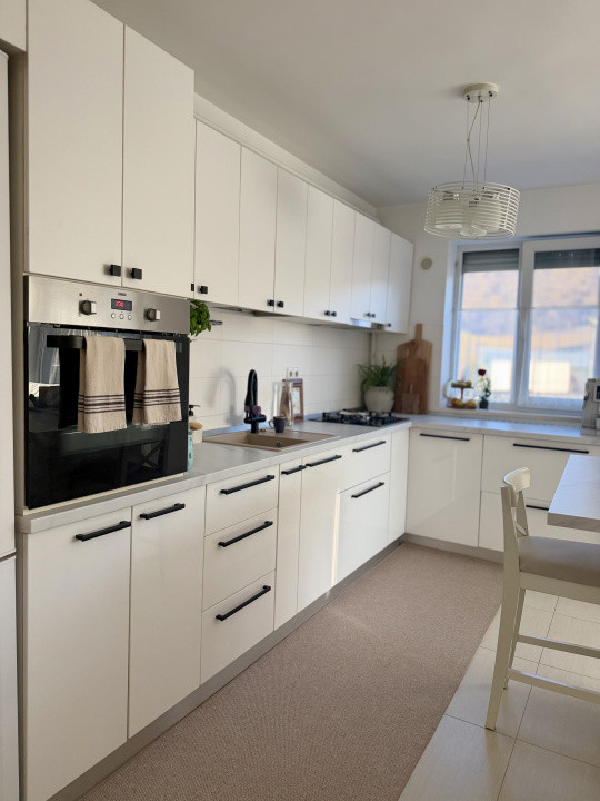 Apartament de 60 mp utili+2 balcoane, etaj 1,parcare,zona Kik