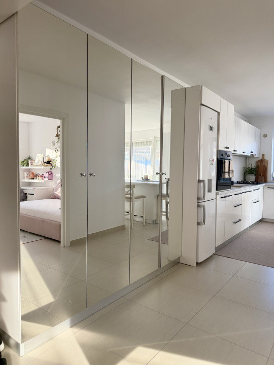 Apartament de 60 mp utili+2 balcoane, etaj 1,parcare,zona Kik