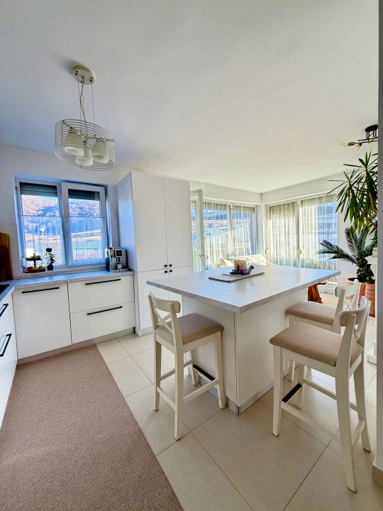 Apartament de 60 mp utili+2 balcoane, etaj 1,parcare,zona Kik