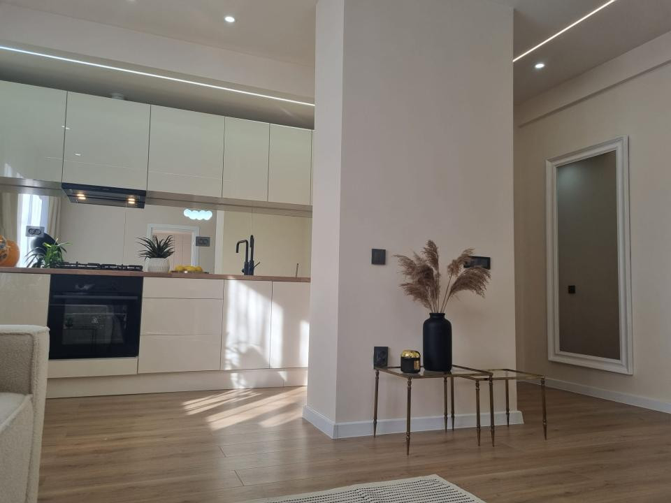 Apartament cu 2 camere,ultrafinisat ,zona centrală 