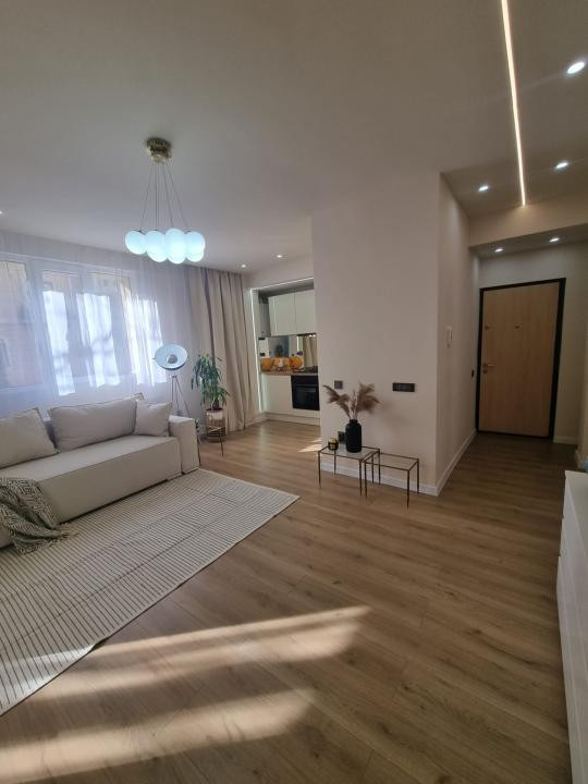 Apartament cu 2 camere,ultrafinisat ,zona centrală 