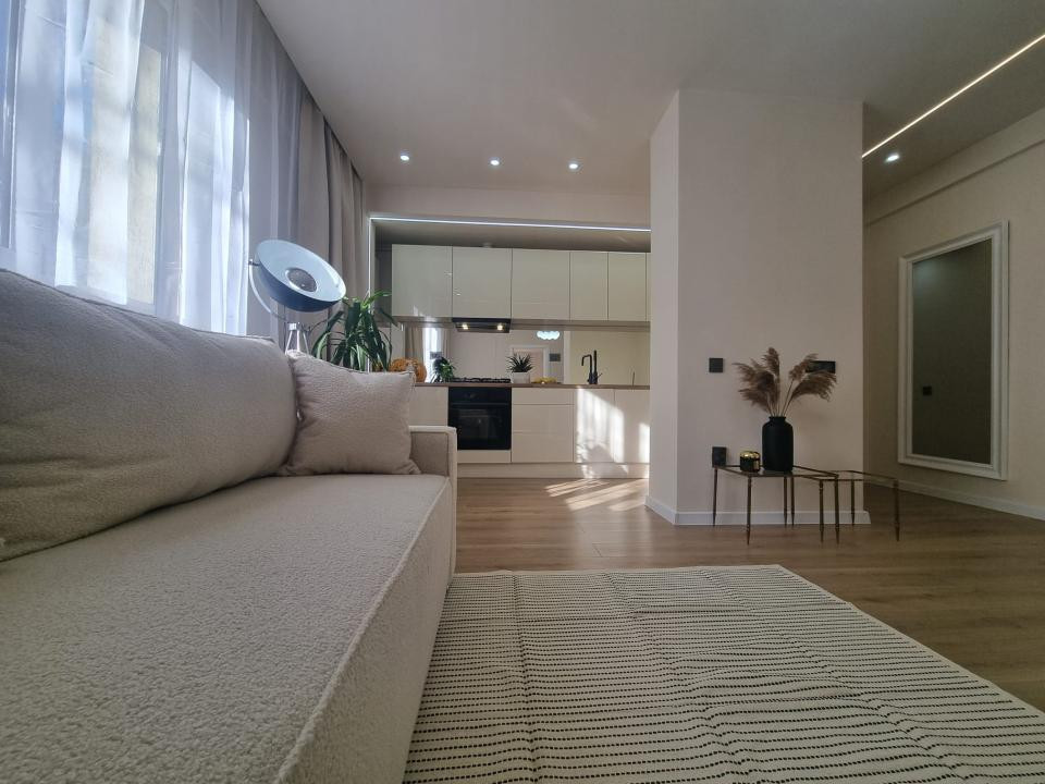 Apartament cu 2 camere,ultrafinisat ,zona centrală 