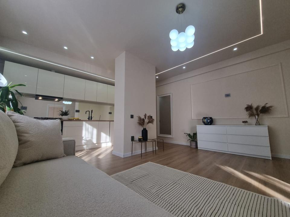 Apartament cu 2 camere,ultrafinisat ,zona centrală 