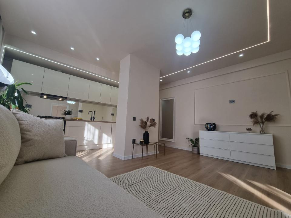 Apartament cu 2 camere,ultrafinisat ,zona centrală 