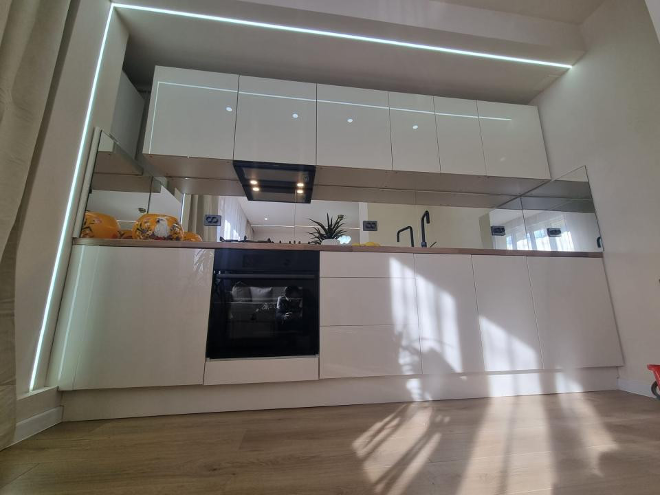 Apartament cu 2 camere,ultrafinisat ,zona centrală 