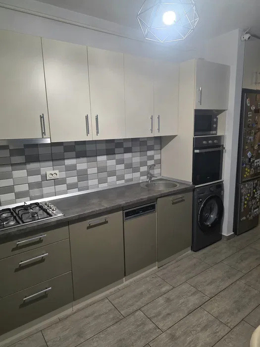 Apartament cu 3 camere, 76 mp, parcare, zona Stadionului