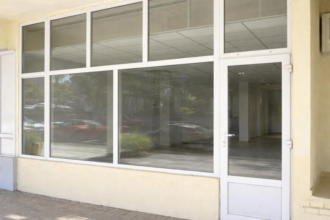 Spațiu comercial, 74 mp, 2 intrări, vitrină, zona străzii Louis Pasteur