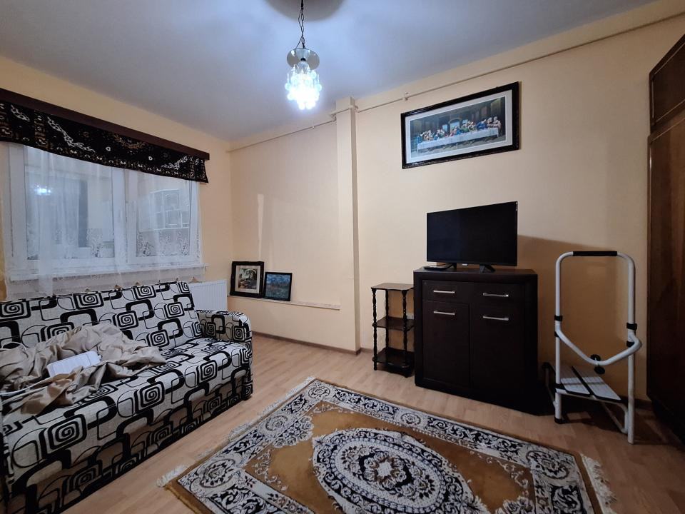 Apartament decomandat, etajul 1, garaj individual, strada Stejarului