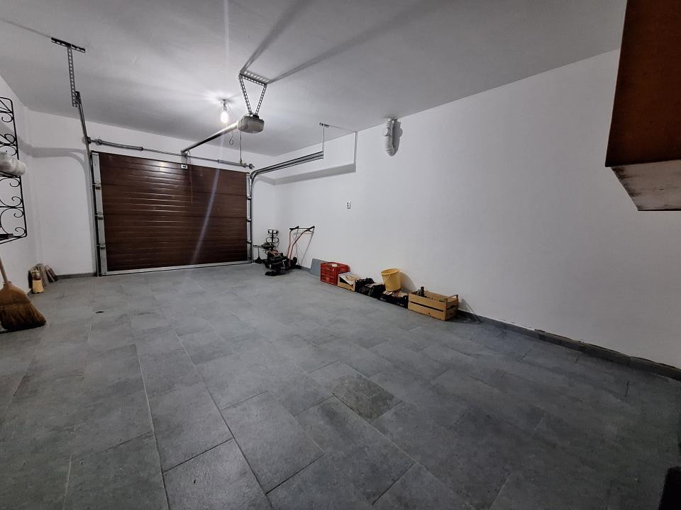 Apartament decomandat, etajul 1, garaj individual, strada Stejarului