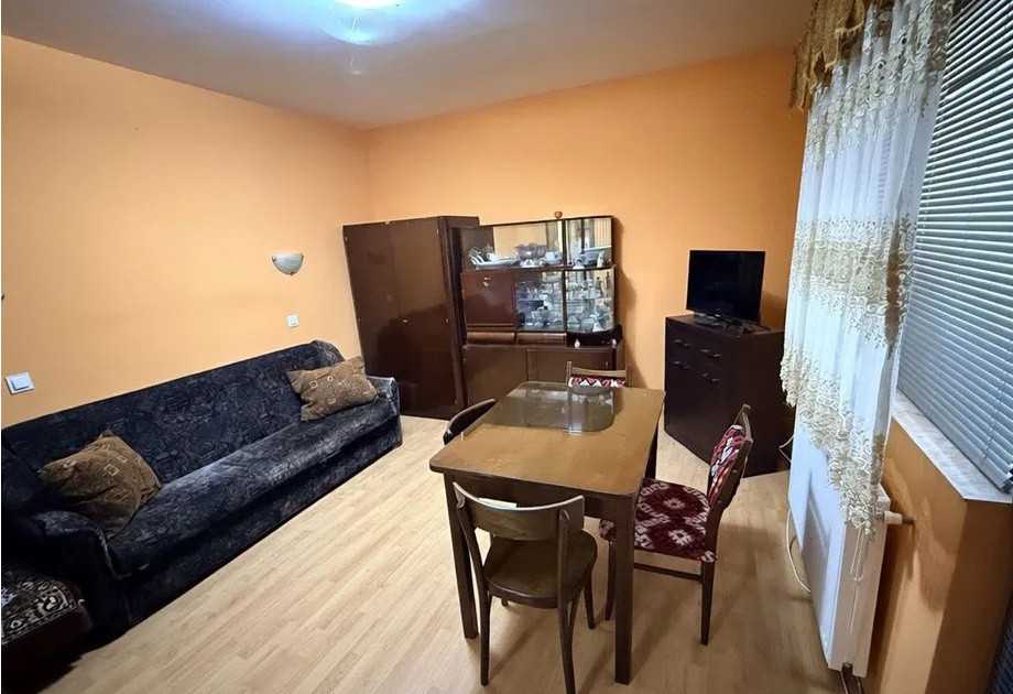 Apartament decomandat, etajul 1, garaj individual, strada Stejarului