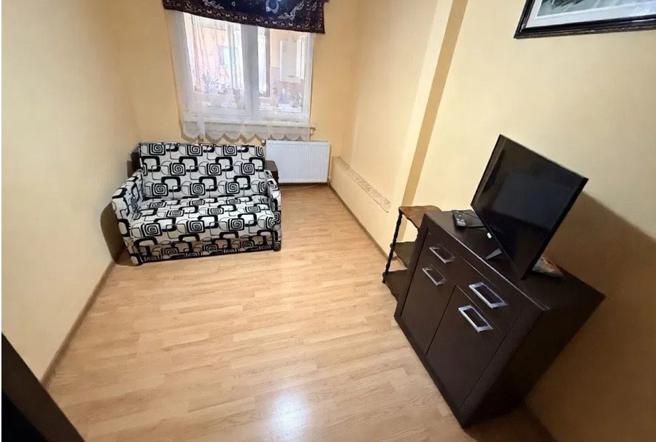 Apartament decomandat, etajul 1, garaj individual, strada Stejarului