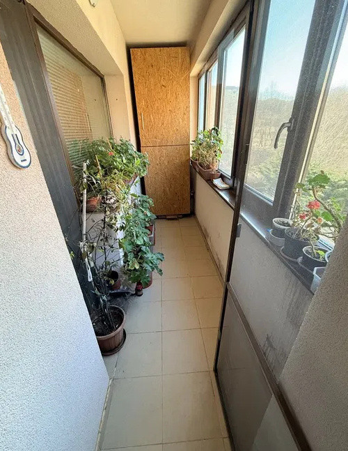 Apartament decomandat, etajul 1, garaj individual, strada Stejarului