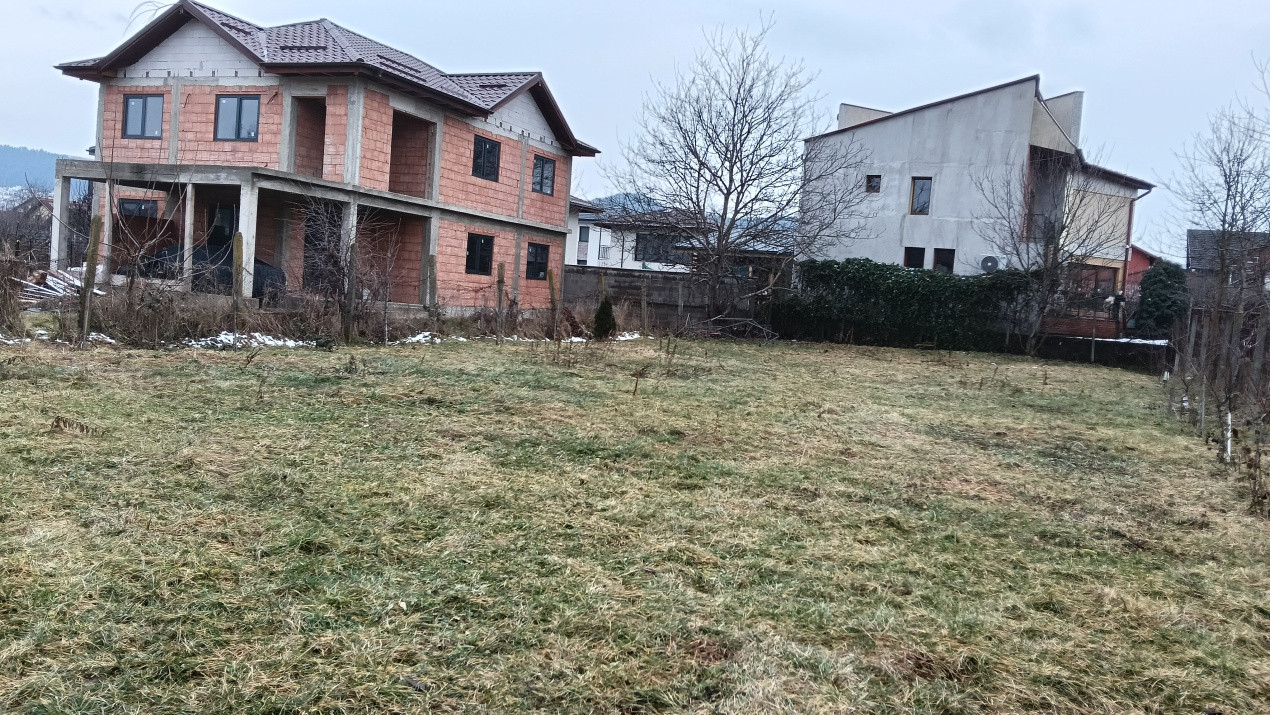 Teren intravilan 575mp + drum servitute